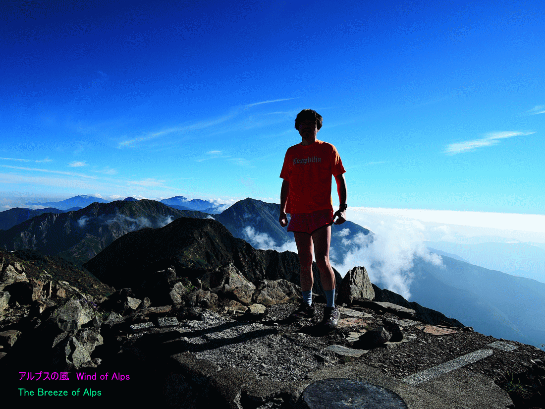 早朝の南アルプス赤石岳山頂